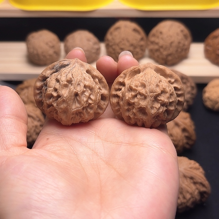 文玩核桃吊坠40宫灯