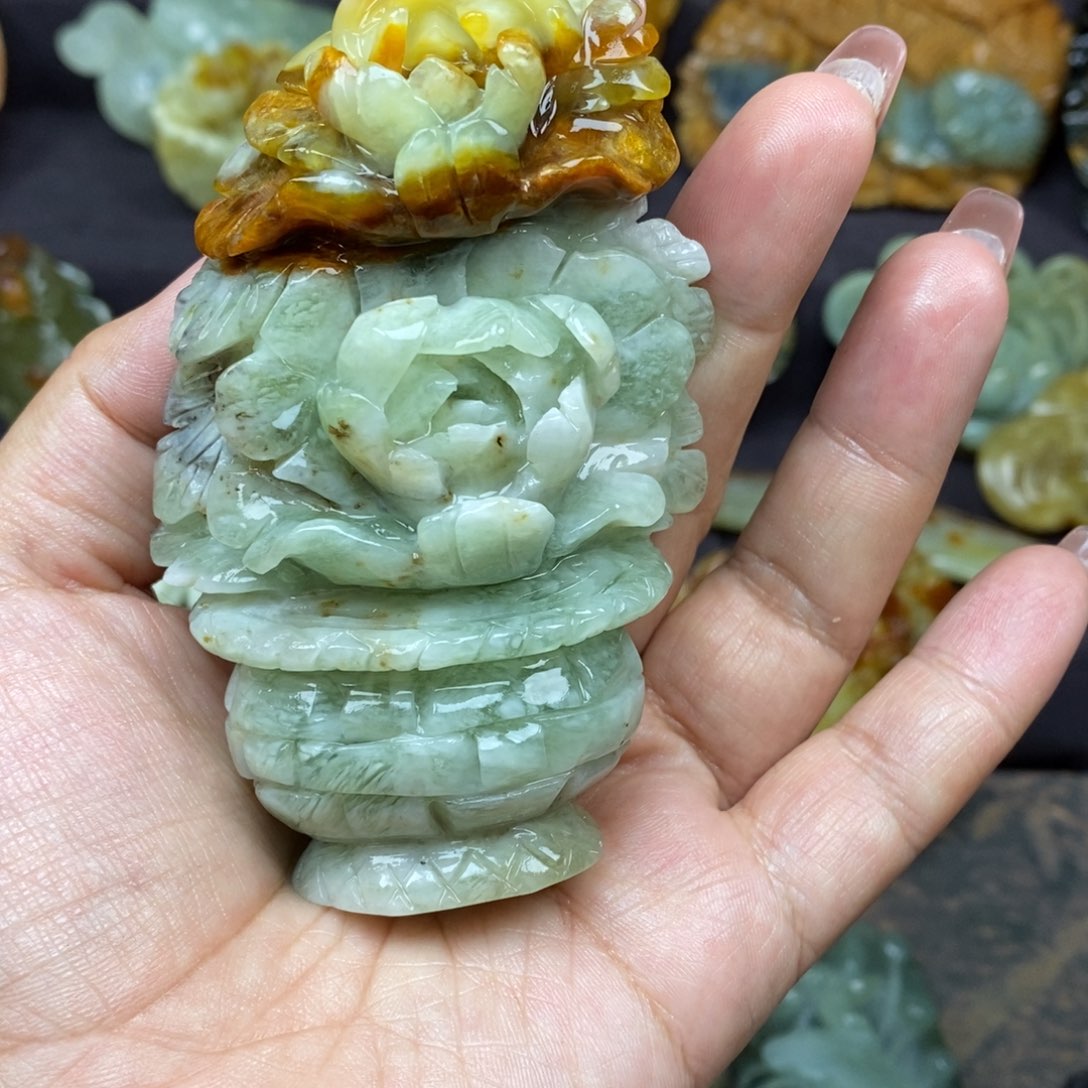 蛇纹石玉颈饰未镶嵌