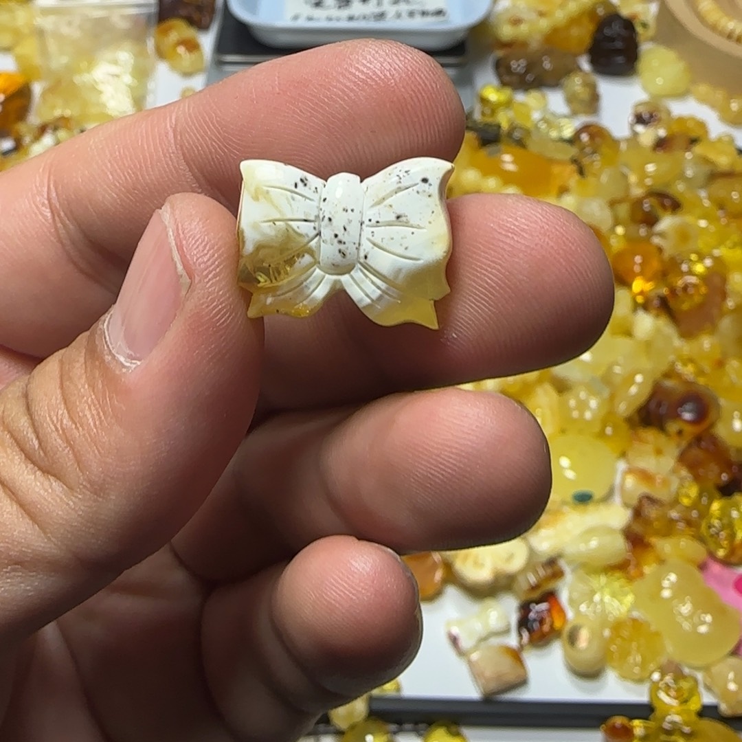 琥珀未镶嵌裸石 1.4克