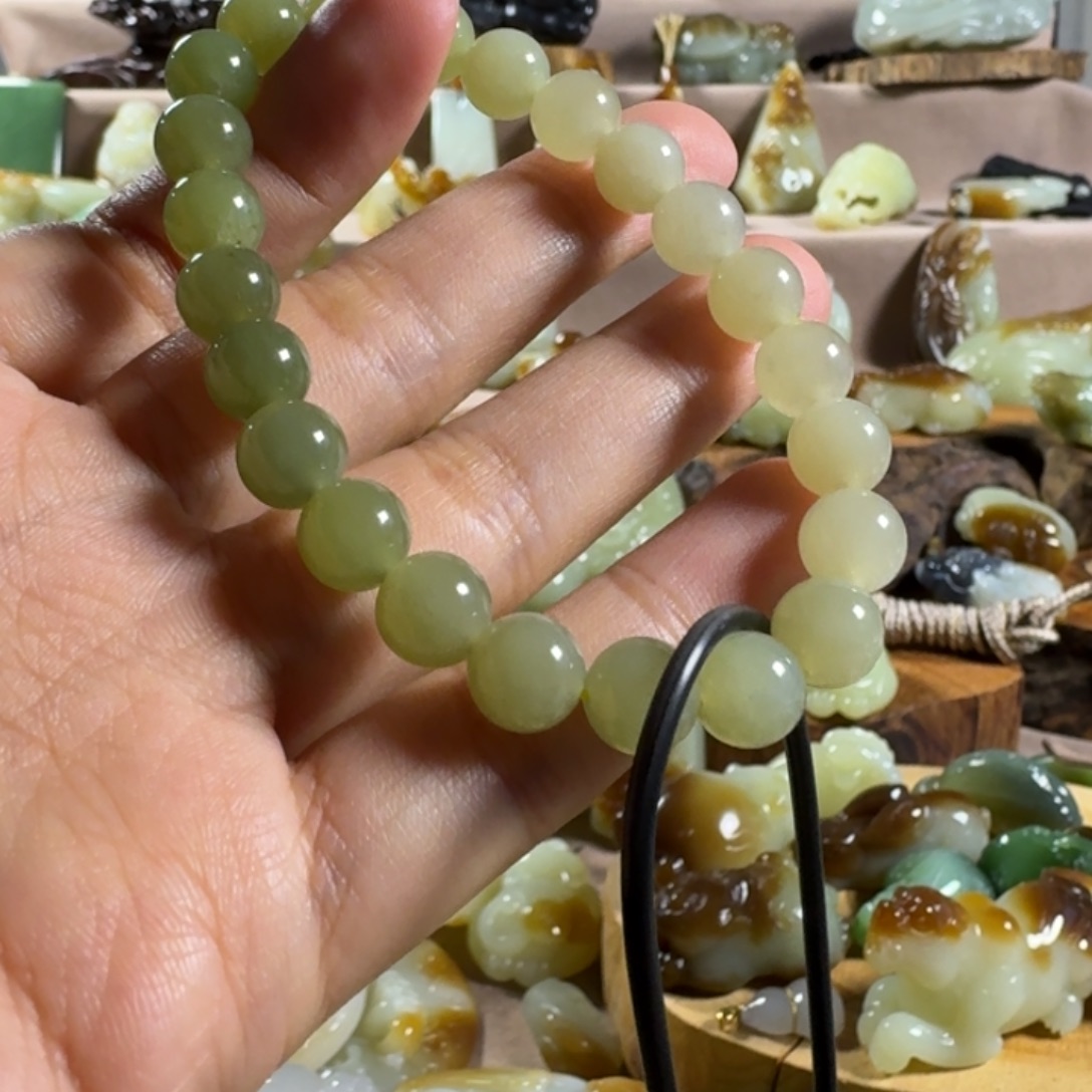 颈饰未镶嵌和田玉（糖玉）