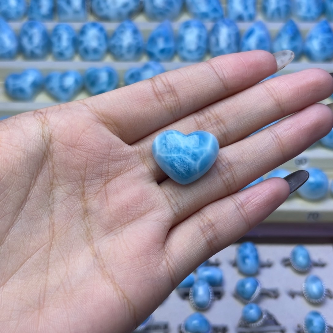 未镶嵌针钠钙石（海纹石）珠宝半成品