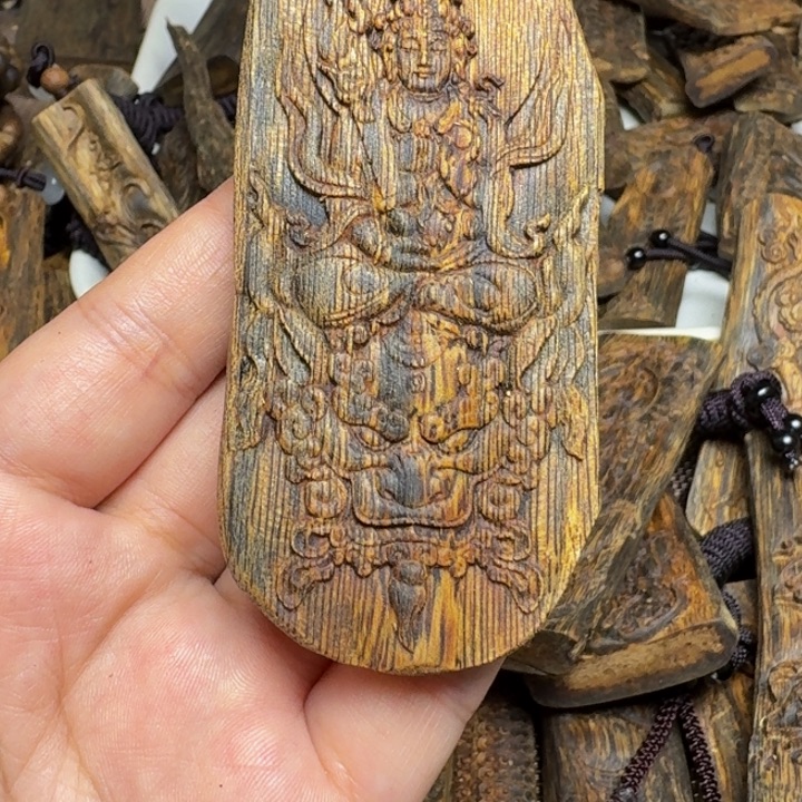 喝***宝沉香碎屑沉香白棋雕刻老料25.8克 