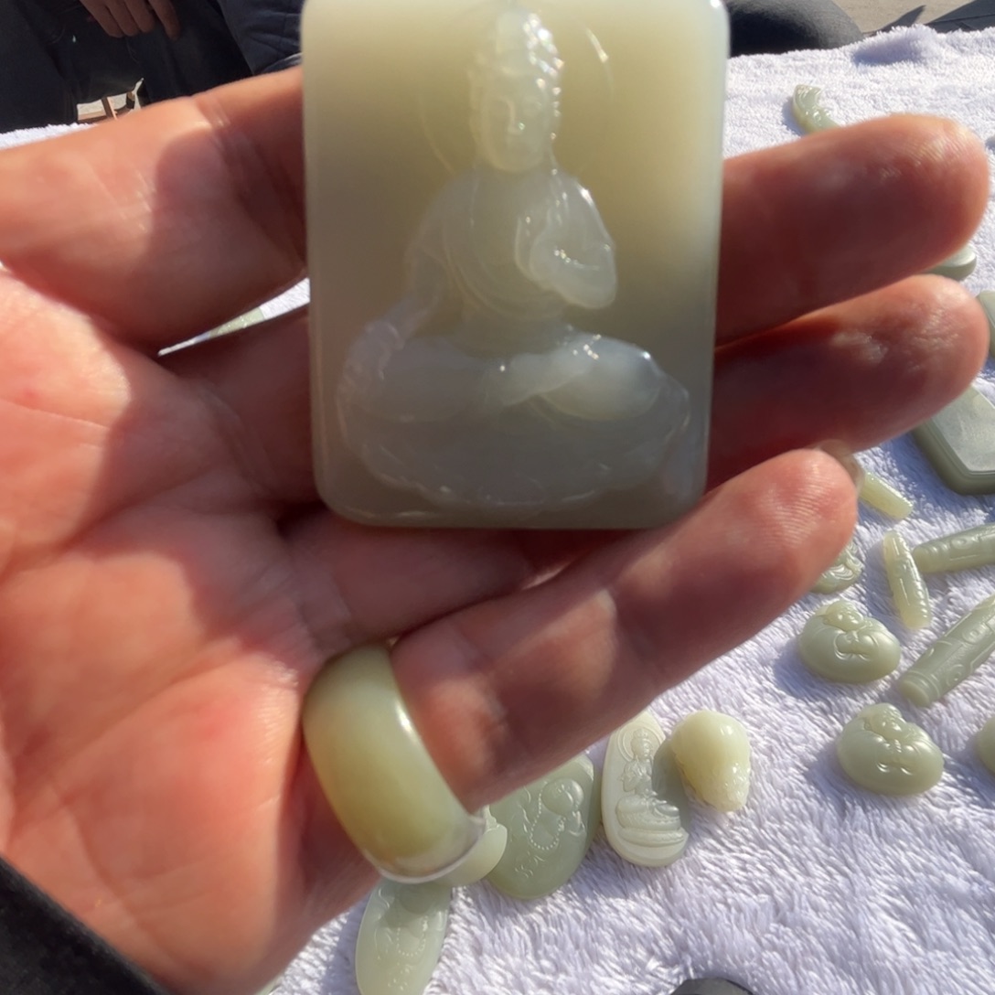 颈饰未镶嵌和田玉（糖玉）