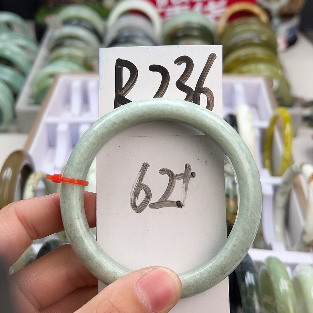 岫玉手镯未镶嵌天然岫玉