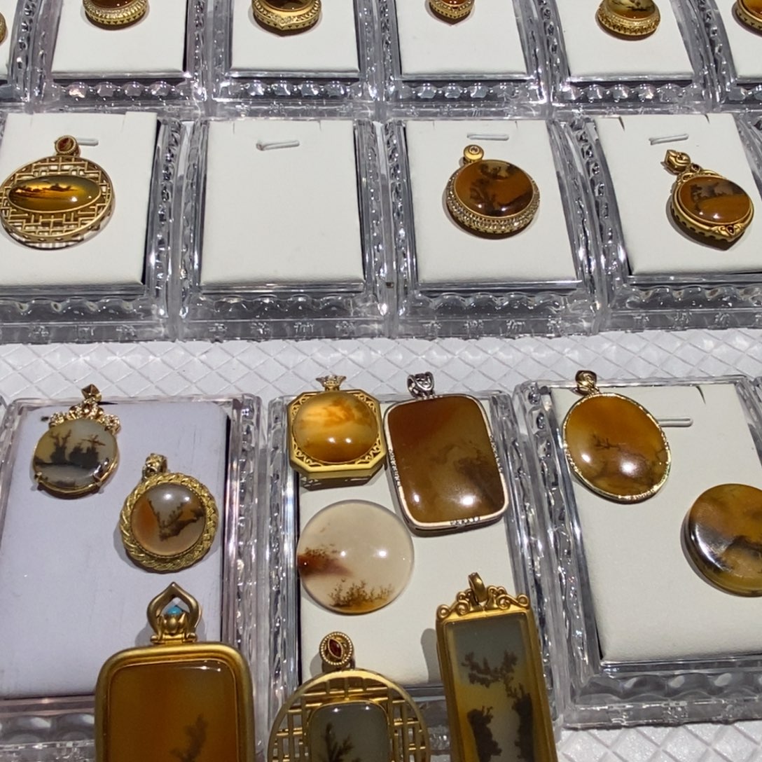 石英质玉（黄龙玉）合金车挂