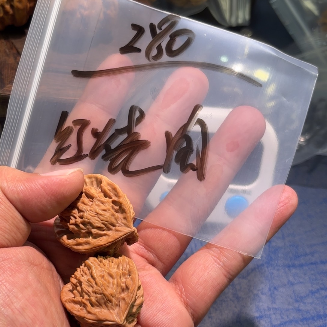 红***肉桃核吊坠全品奔驰35盘山