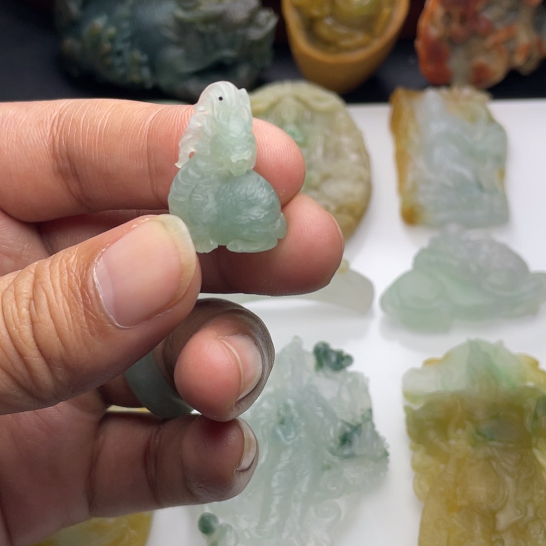 定制翡翠未镶嵌麒麟