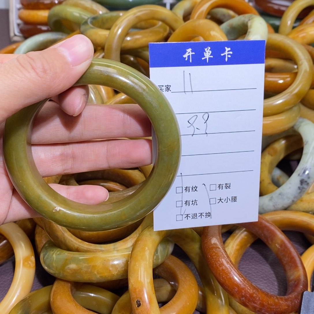 未镶嵌蛇纹石玉手镯小***