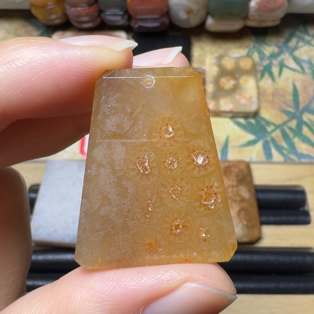 硅化玉未镶嵌糖飘红玻璃花