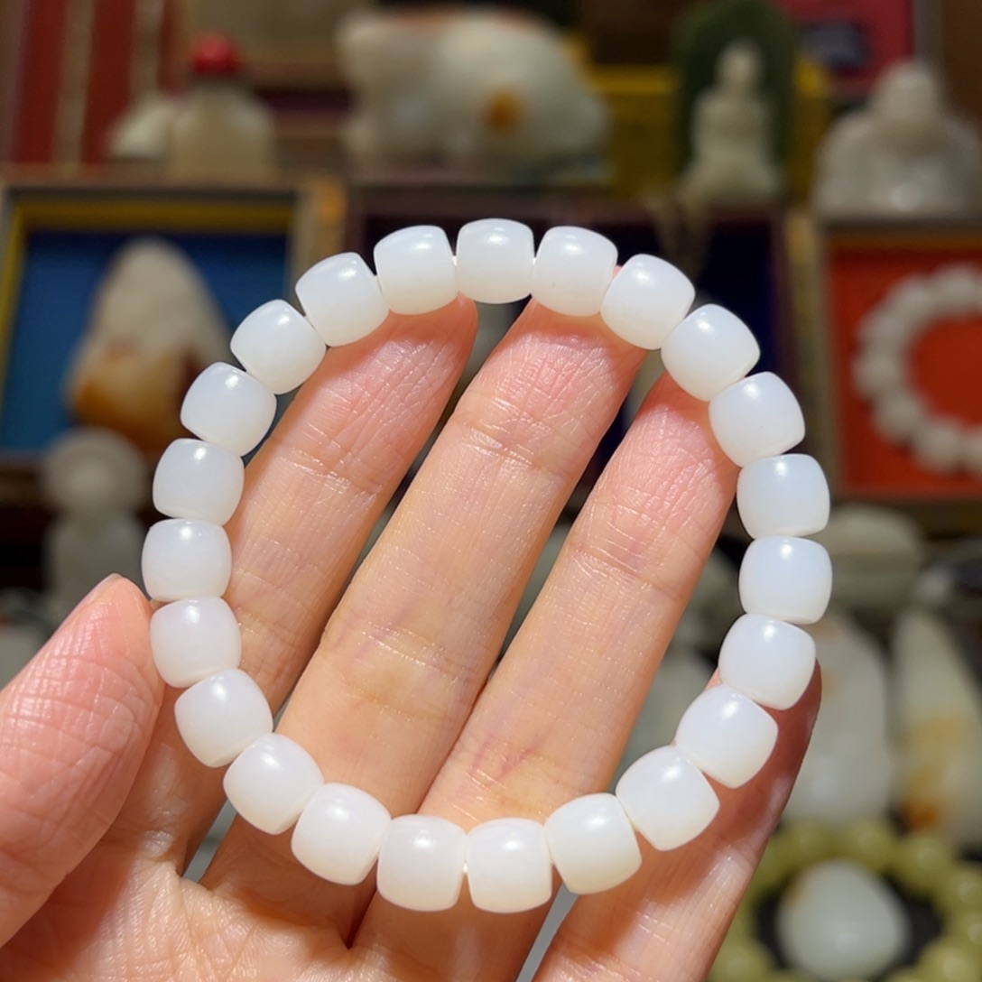 能***亮和田玉未镶嵌挂件