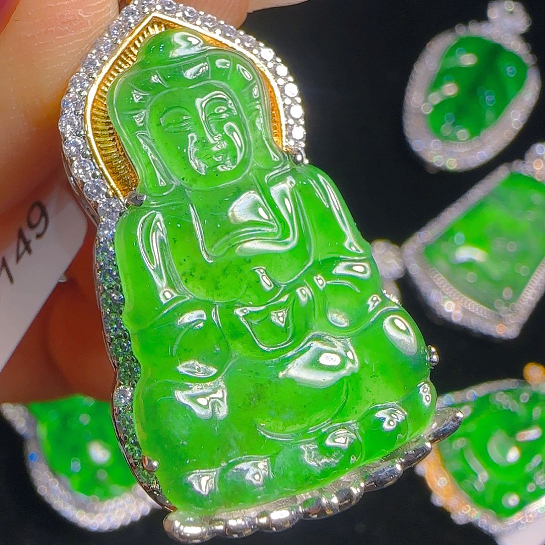 翡翠吊坠(赠链)未镶嵌