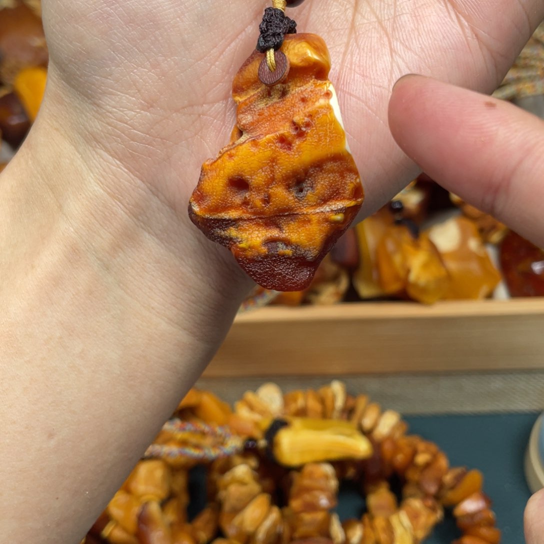 琥珀珠宝奇石未镶嵌