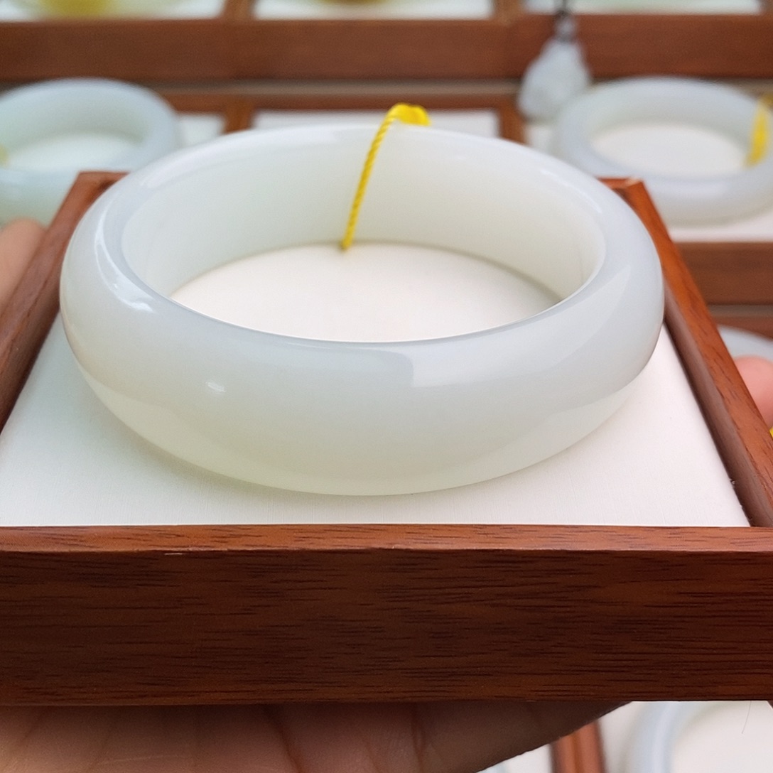 和田玉（白玉）未镶嵌手镯