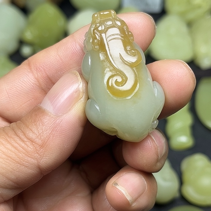 和田玉（糖玉）未镶嵌颈饰