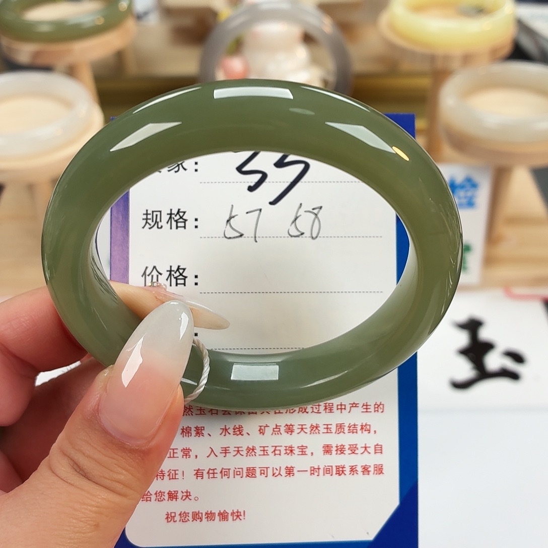 和田玉未镶嵌手镯