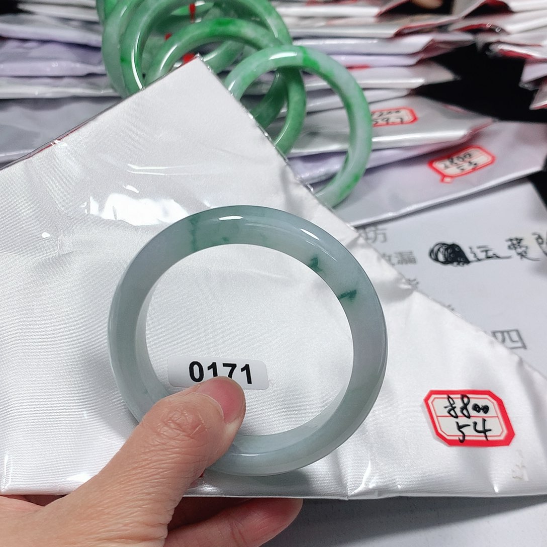 翡翠手镯未镶嵌天然缅甸A货翡翠手镯