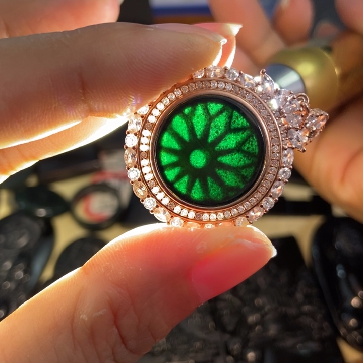 翡翠颈饰未镶嵌墨翠