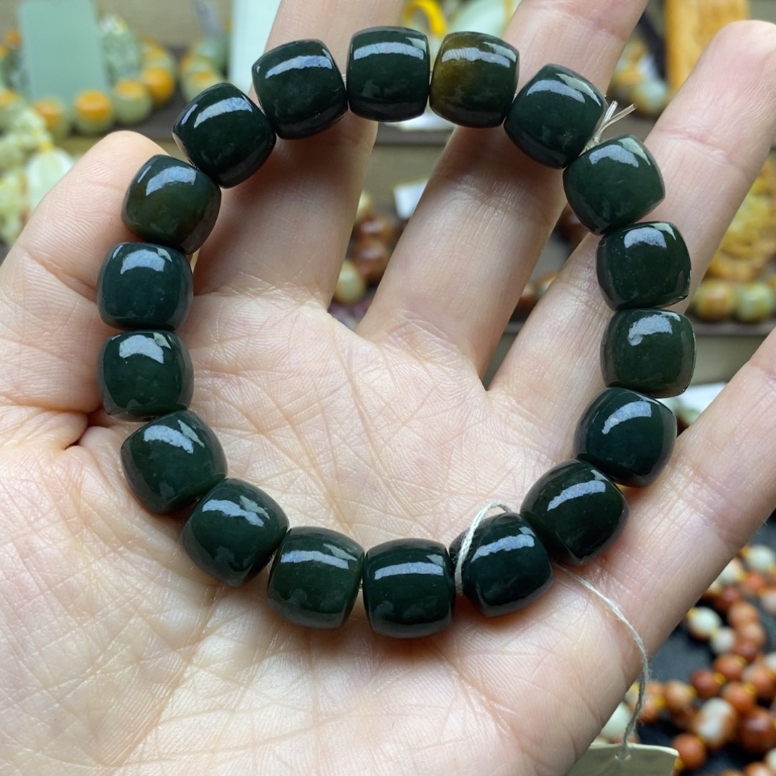 透闪石质玉未镶嵌手串