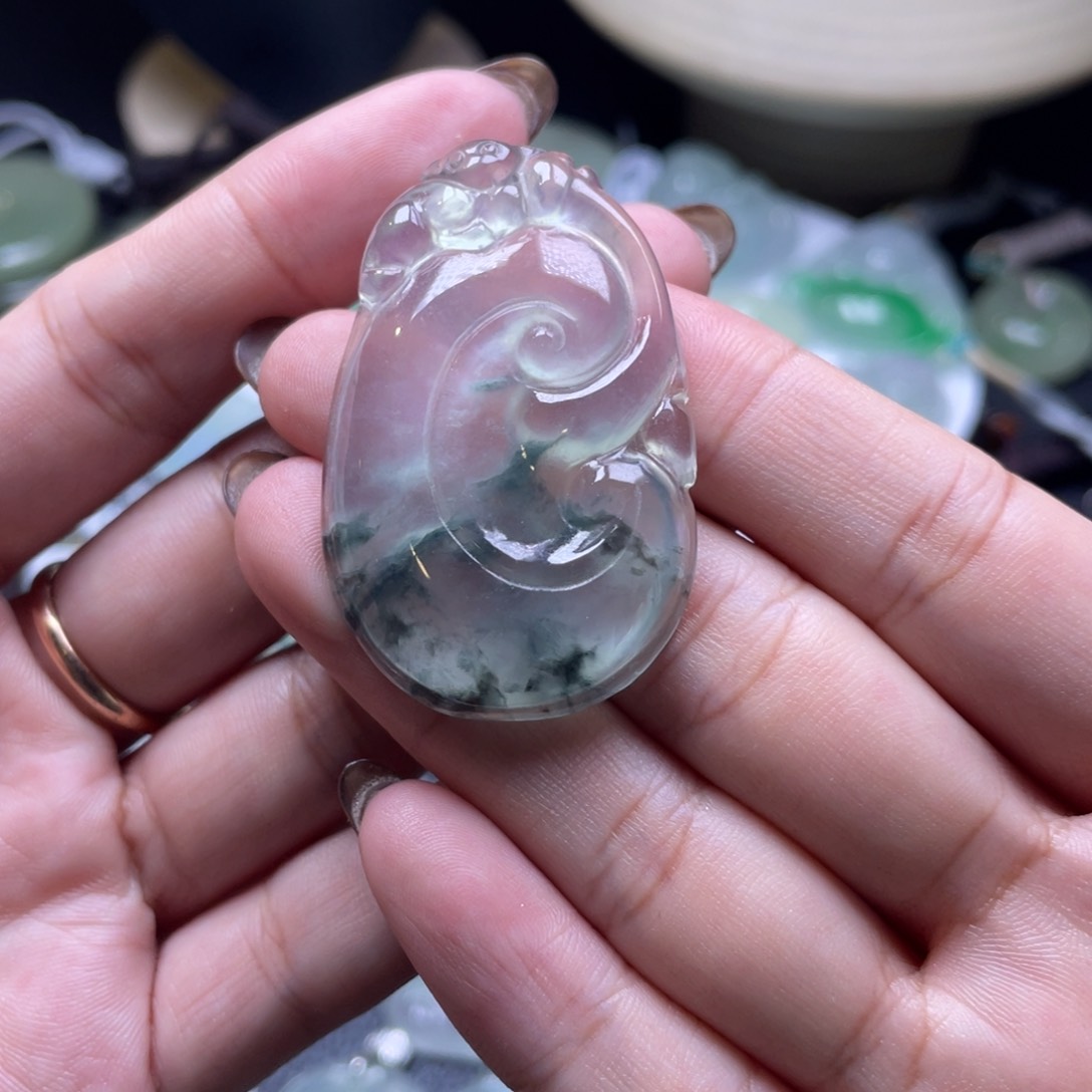 颈饰未镶嵌翡翠       