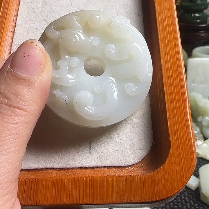 山***哥瓷片新号开播瓷盘一件