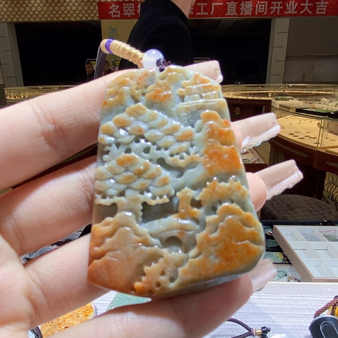 翡翠颈饰未镶嵌翡翠