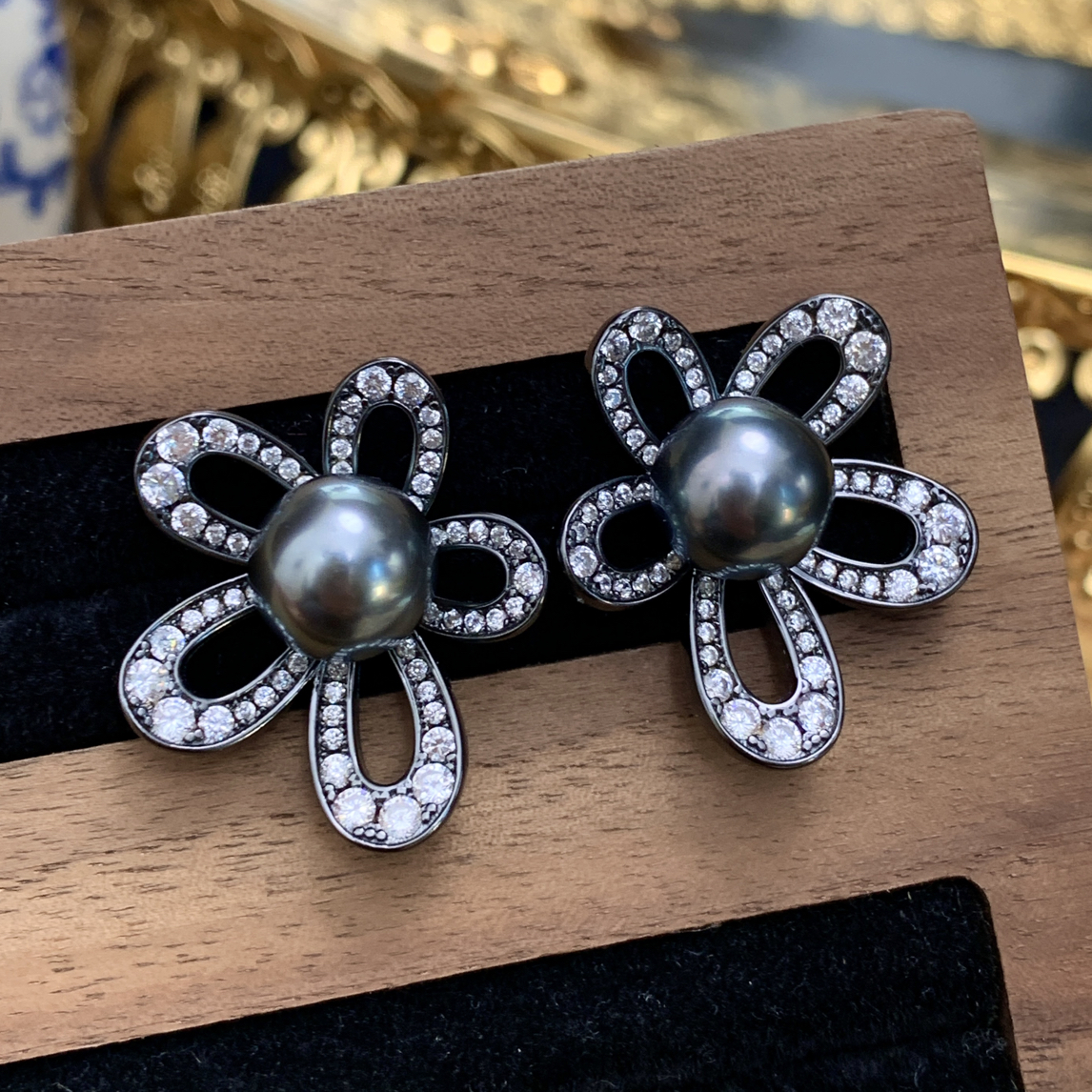 天然海水珍珠大溪地花朵细闪设计款耳钉9-10mm