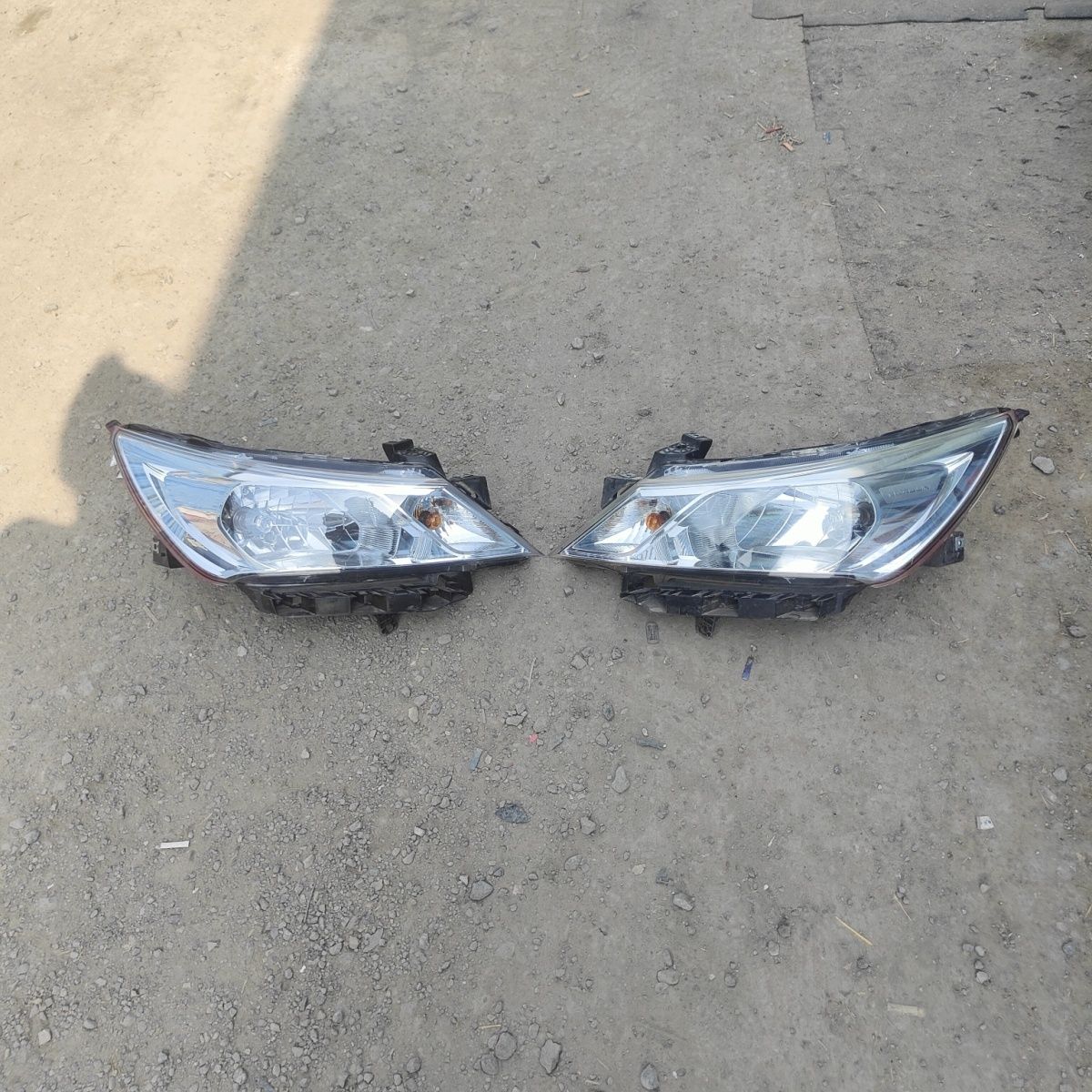 适用于16-17款宝骏310前大灯前照明灯前车灯远近光灯