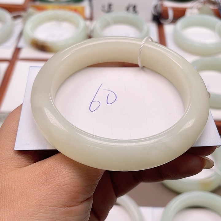 未镶嵌手镯和田玉相***娍