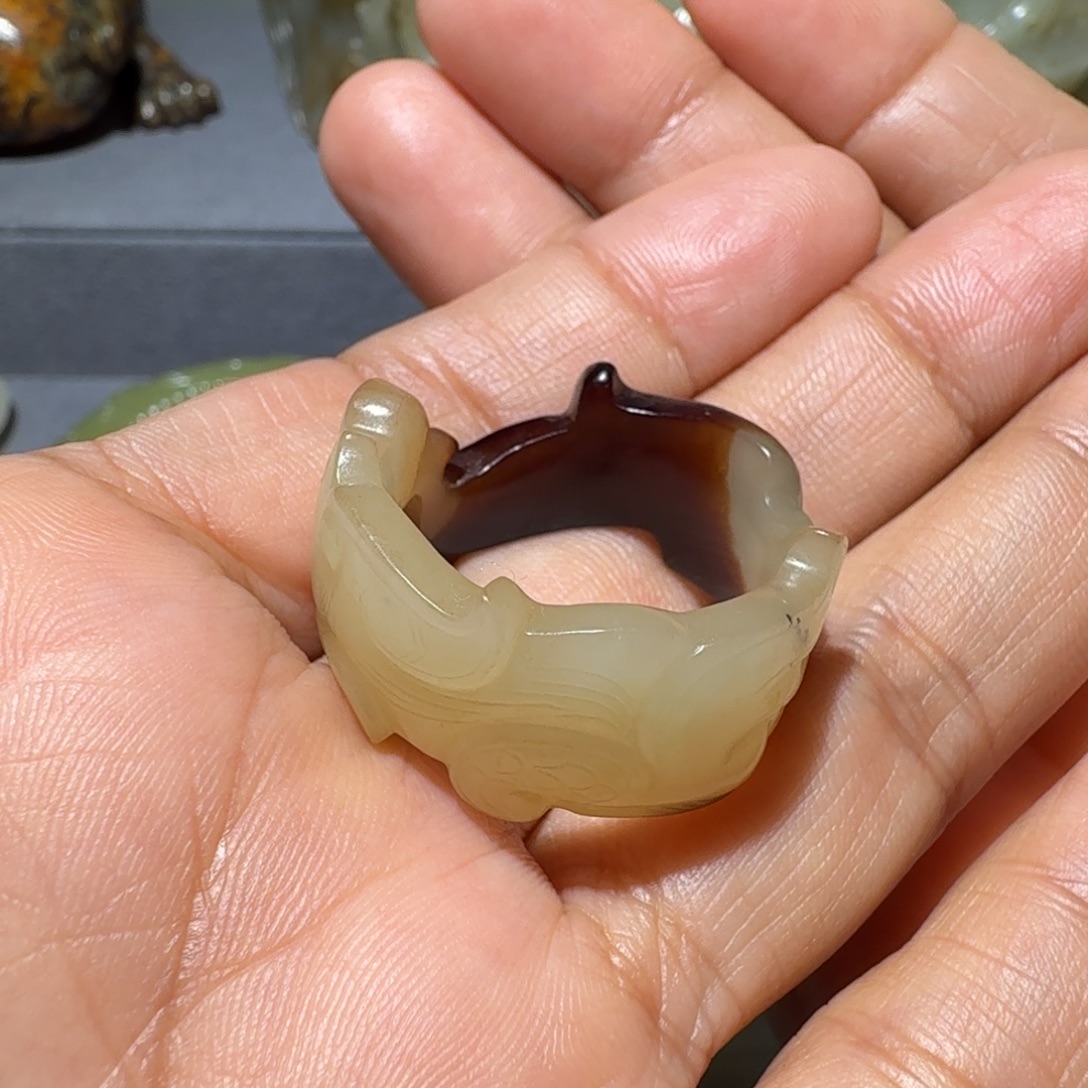 贤***人和田玉未镶嵌挂件