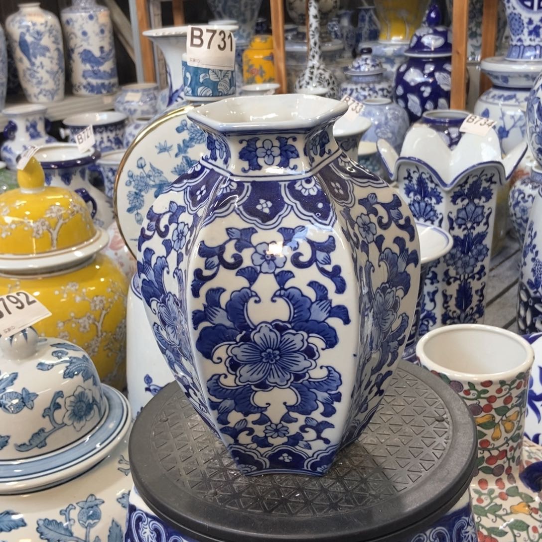 摆件花瓶手绘釉下彩