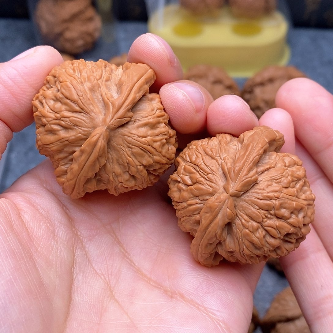 文玩核桃把件老树白狮子41全品