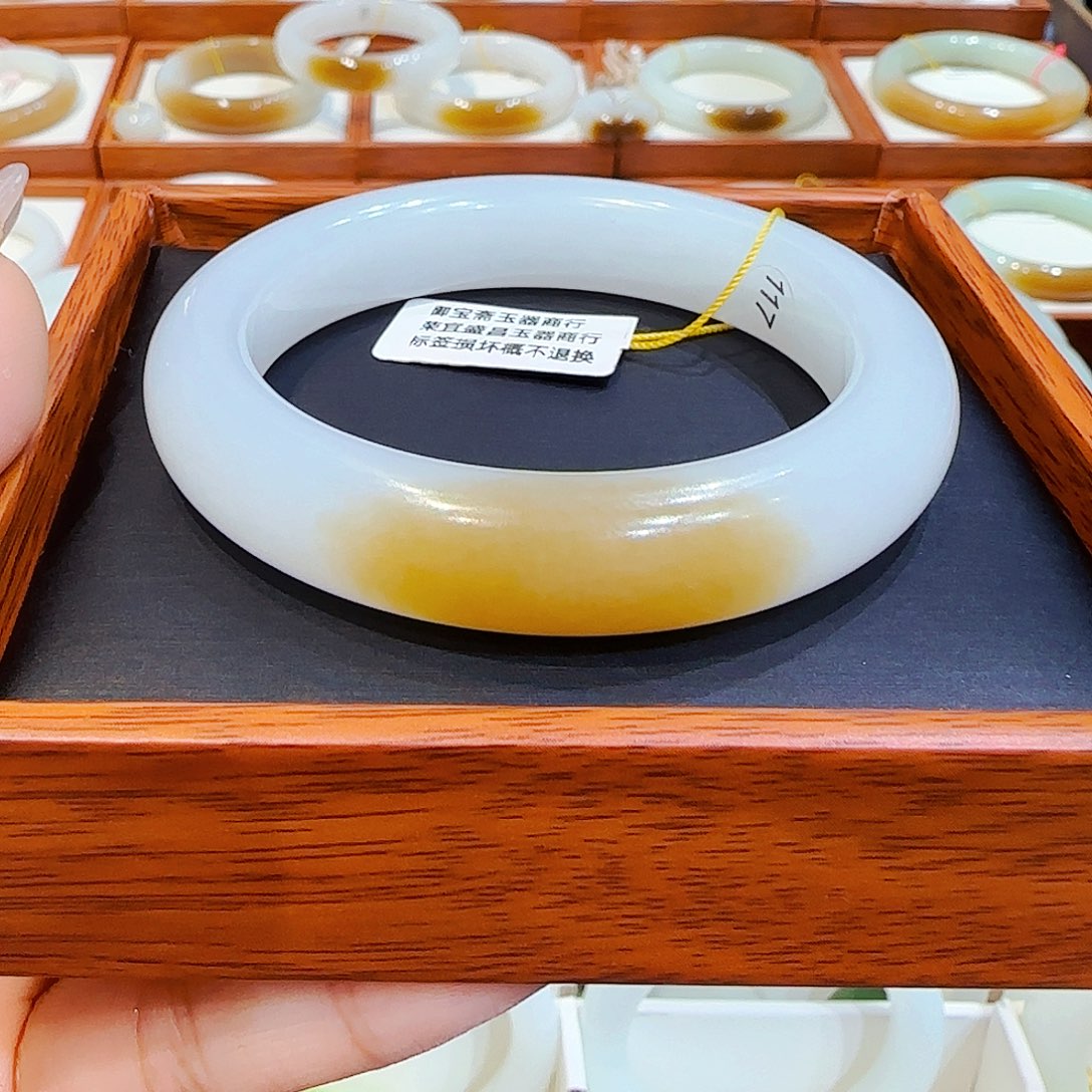 和田玉手镯未镶嵌崽*