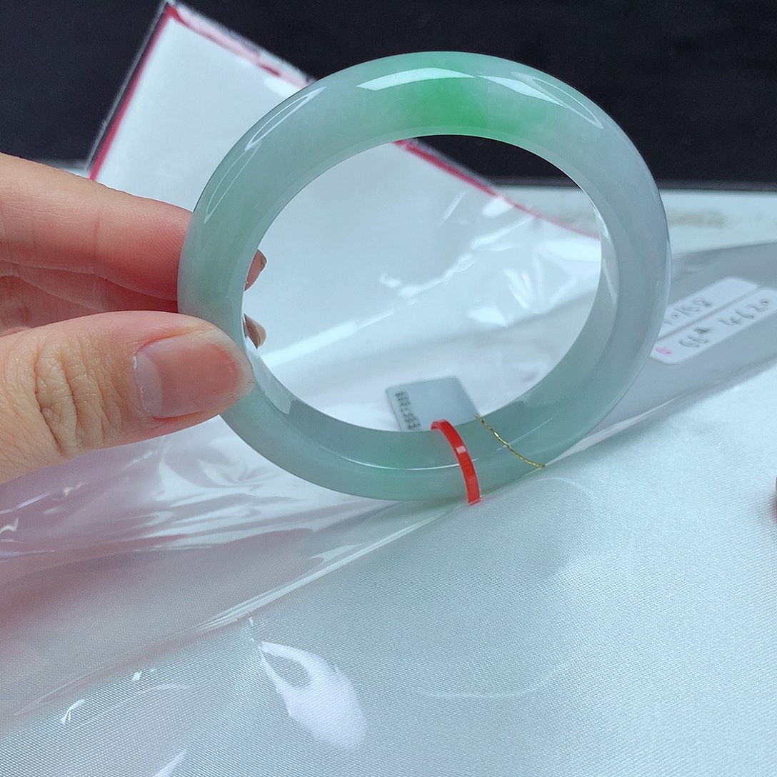 翡翠手镯未镶嵌55圈158