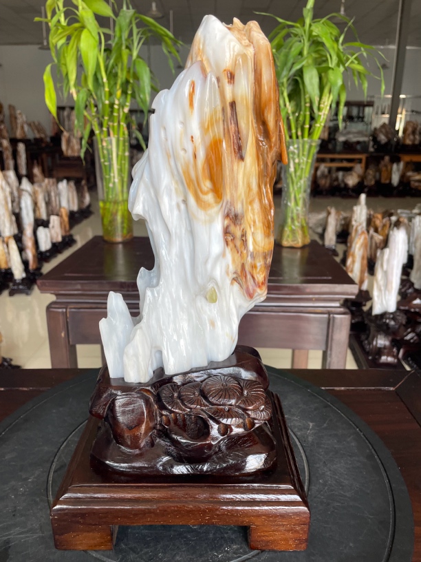 悬崖峭壁 缅甸树化玉摆件 重6.6斤/总高37/高25/宽11/厚8公分