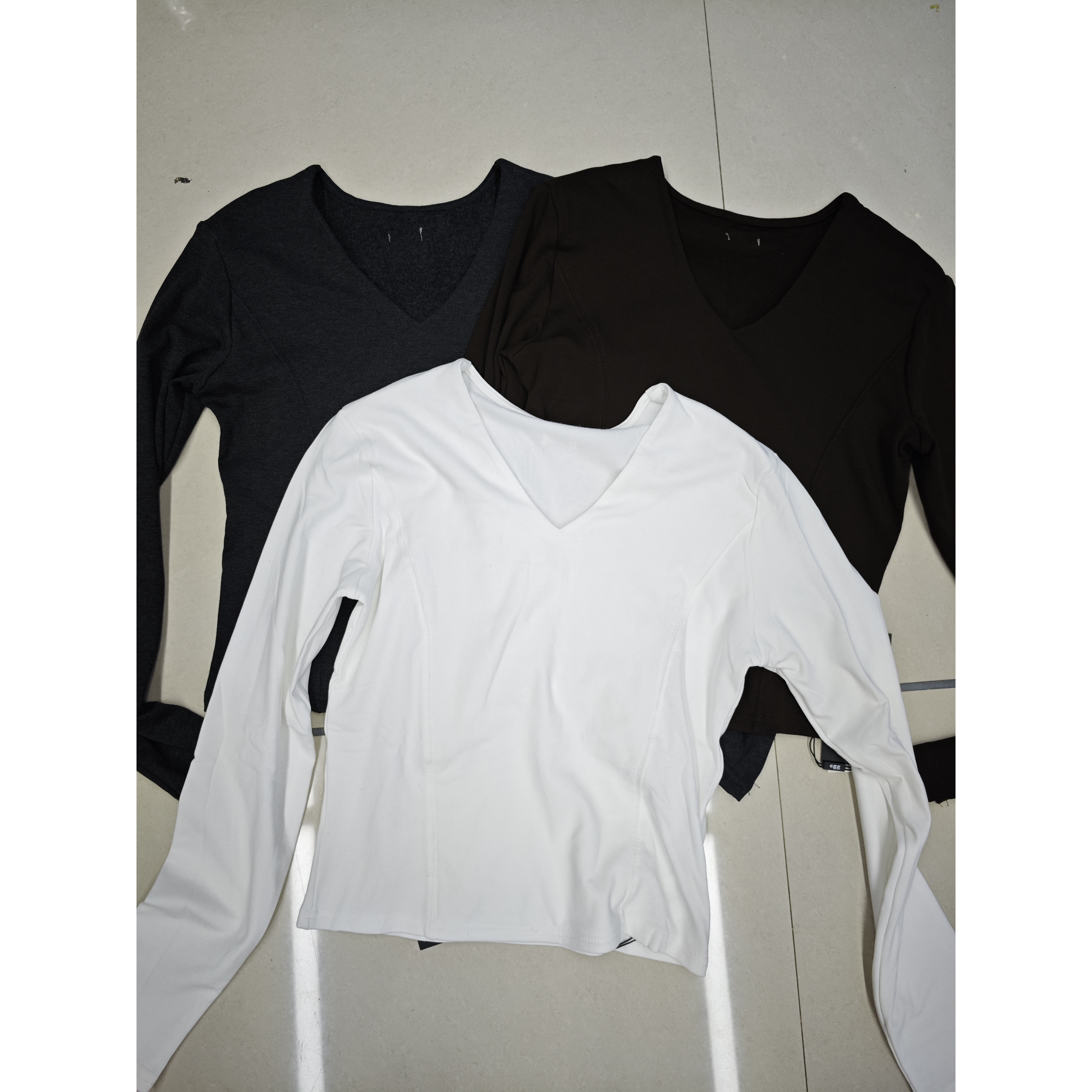 22615#V领拼接设计感长袖女上衣打底秋冬新款时尚洋气