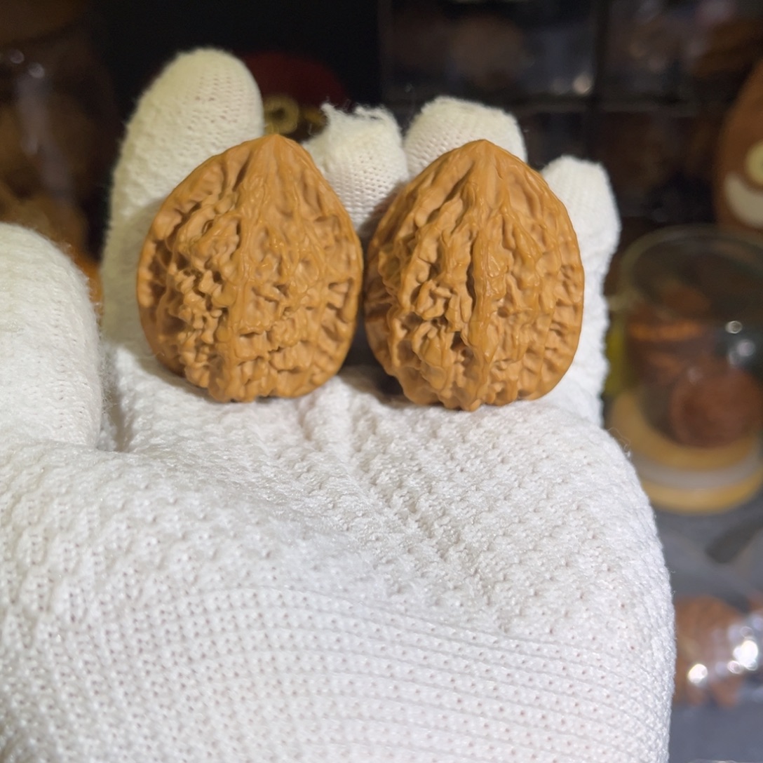 文玩核桃吊坠十三陵鸡心