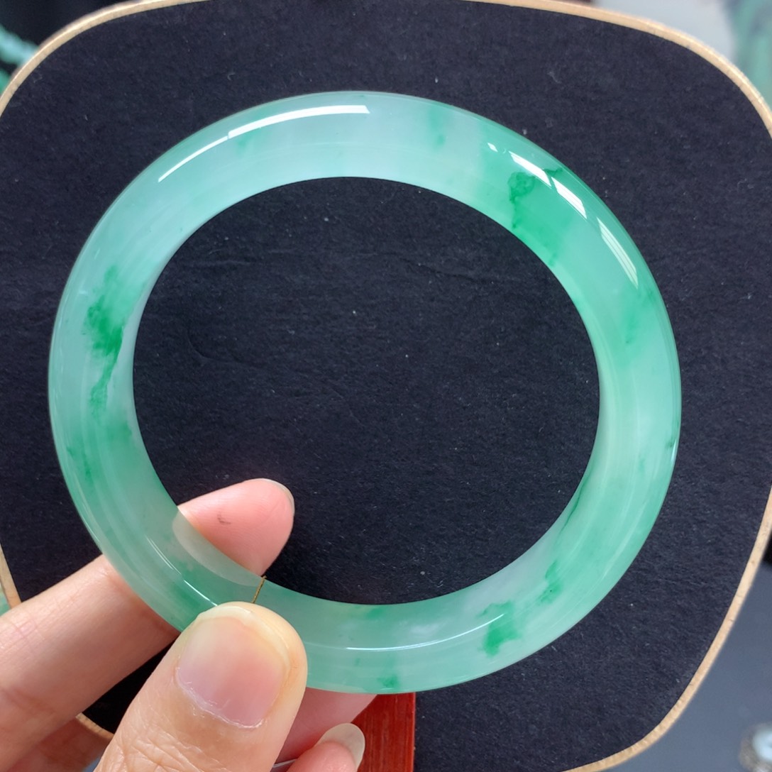 石英质玉手镯未镶嵌胡*