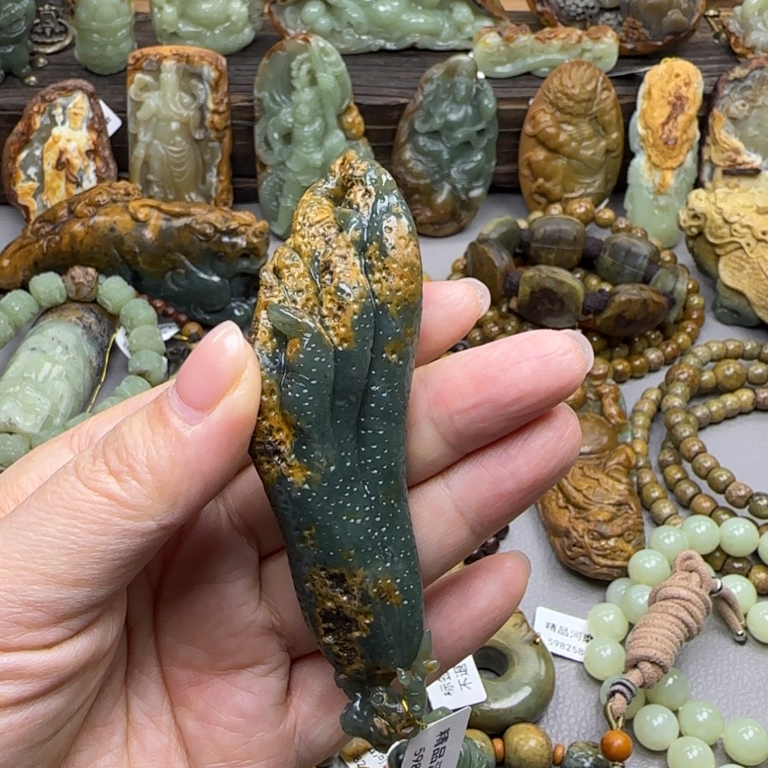 岫岩河磨玉（透闪石质玉）未镶嵌珠宝奇石