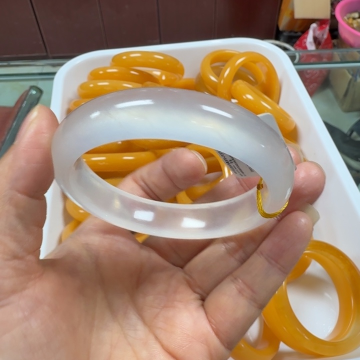 用***4石英质玉（金丝玉）未镶嵌颈饰