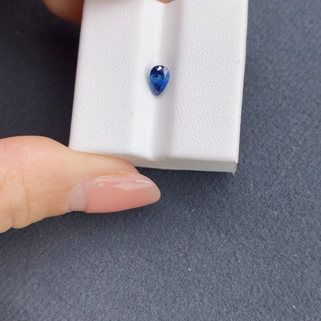 蓝宝石裸石未镶嵌
