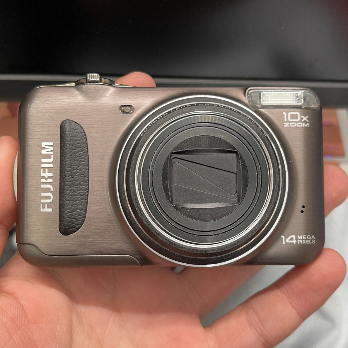 9新 Fujifilm/富士 T205    1400万像素、10倍光学变焦