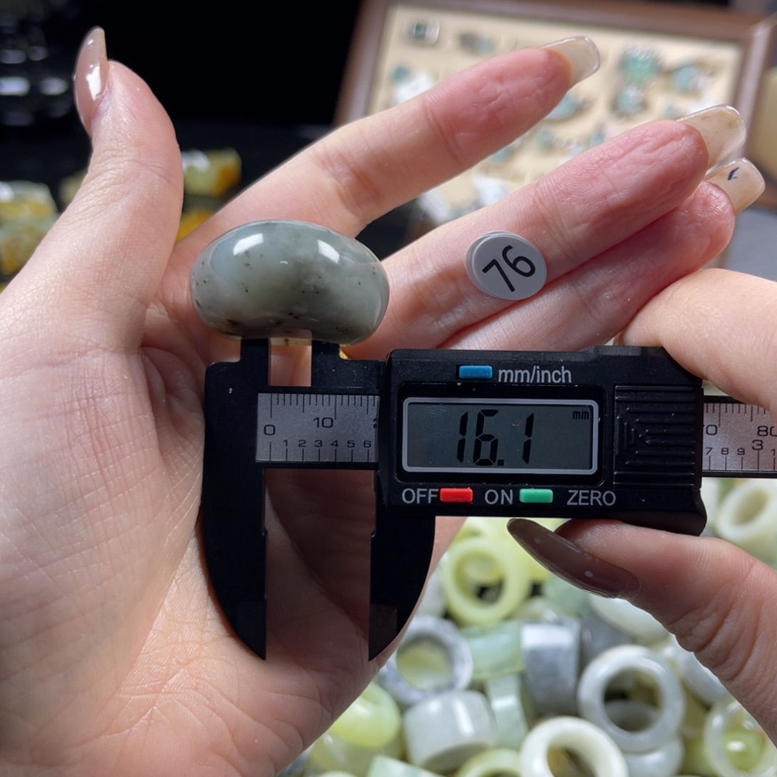 蛇纹石玉未镶嵌戒指