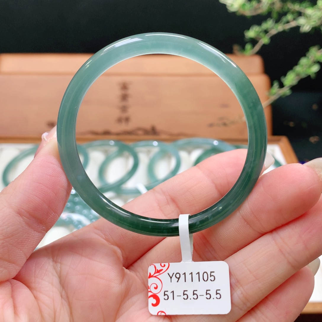 翡翠手镯未镶嵌天然