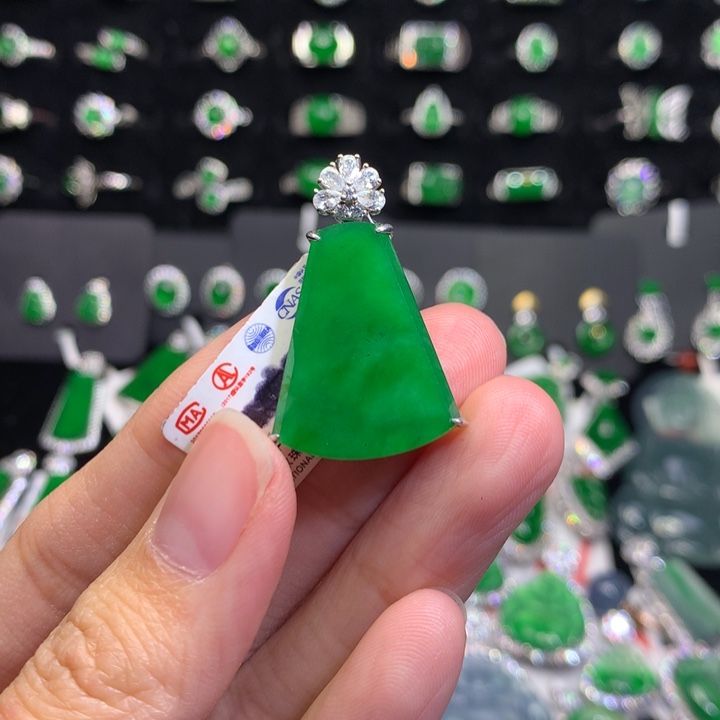 【闪购商品】翡翠颈饰银S925镶嵌天然翡翠