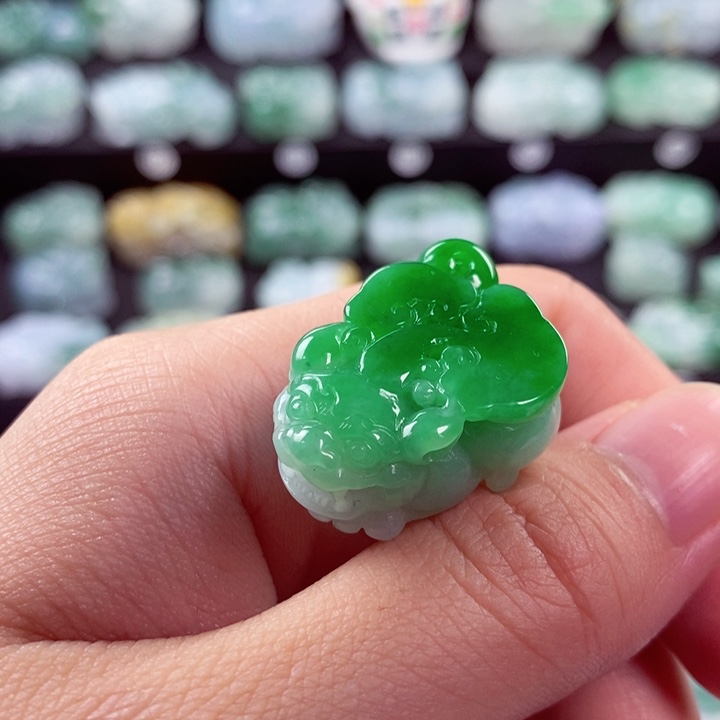 翡翠颈饰未镶嵌天然