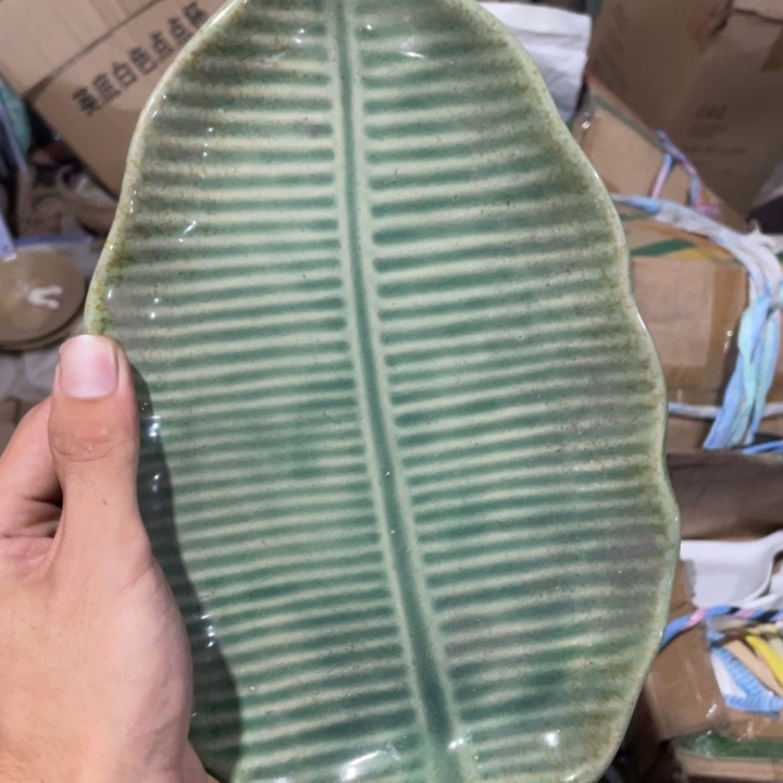 盘子碗都有好便宜。 