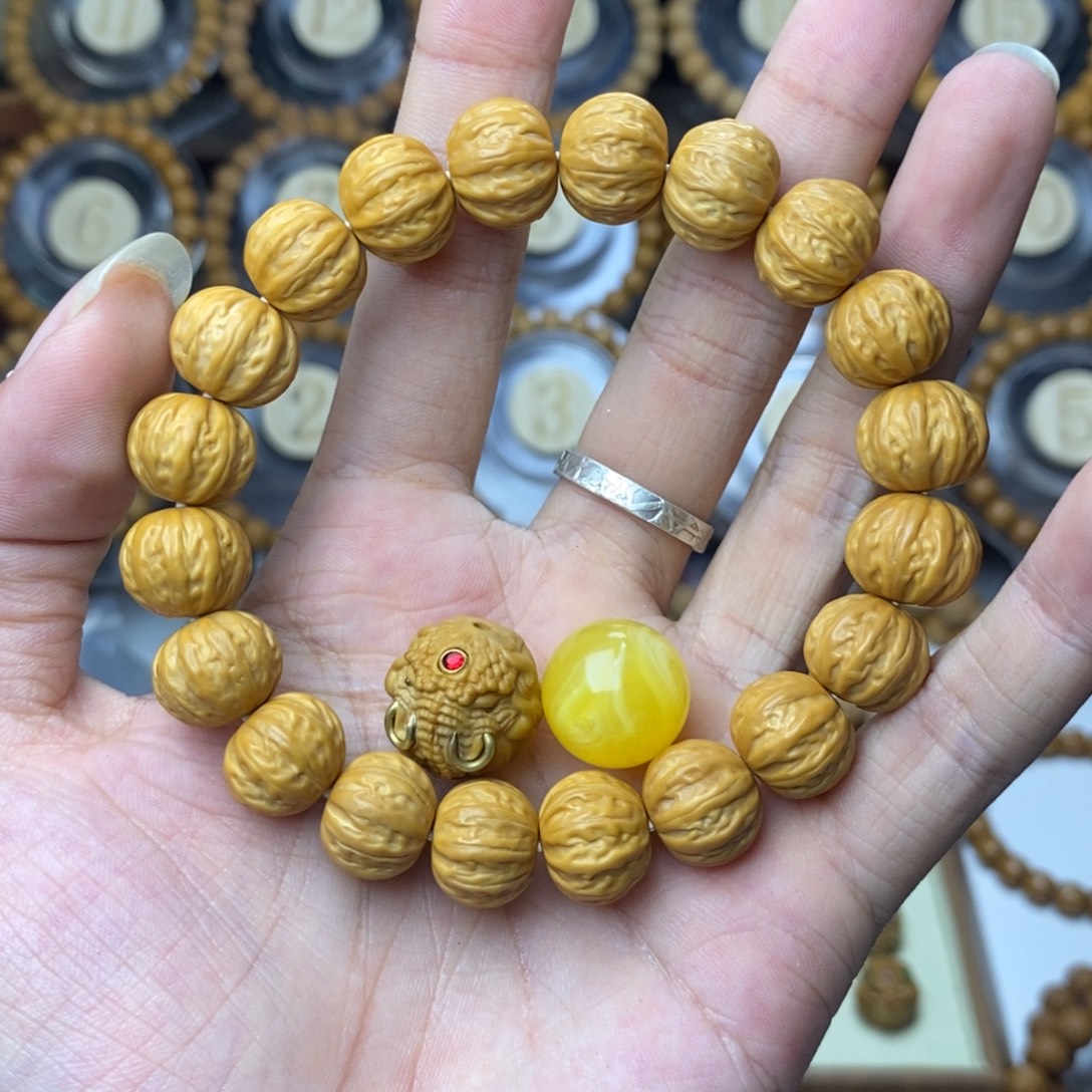 漫***星猴头核桃吊坠京八➕镶嵌单颗