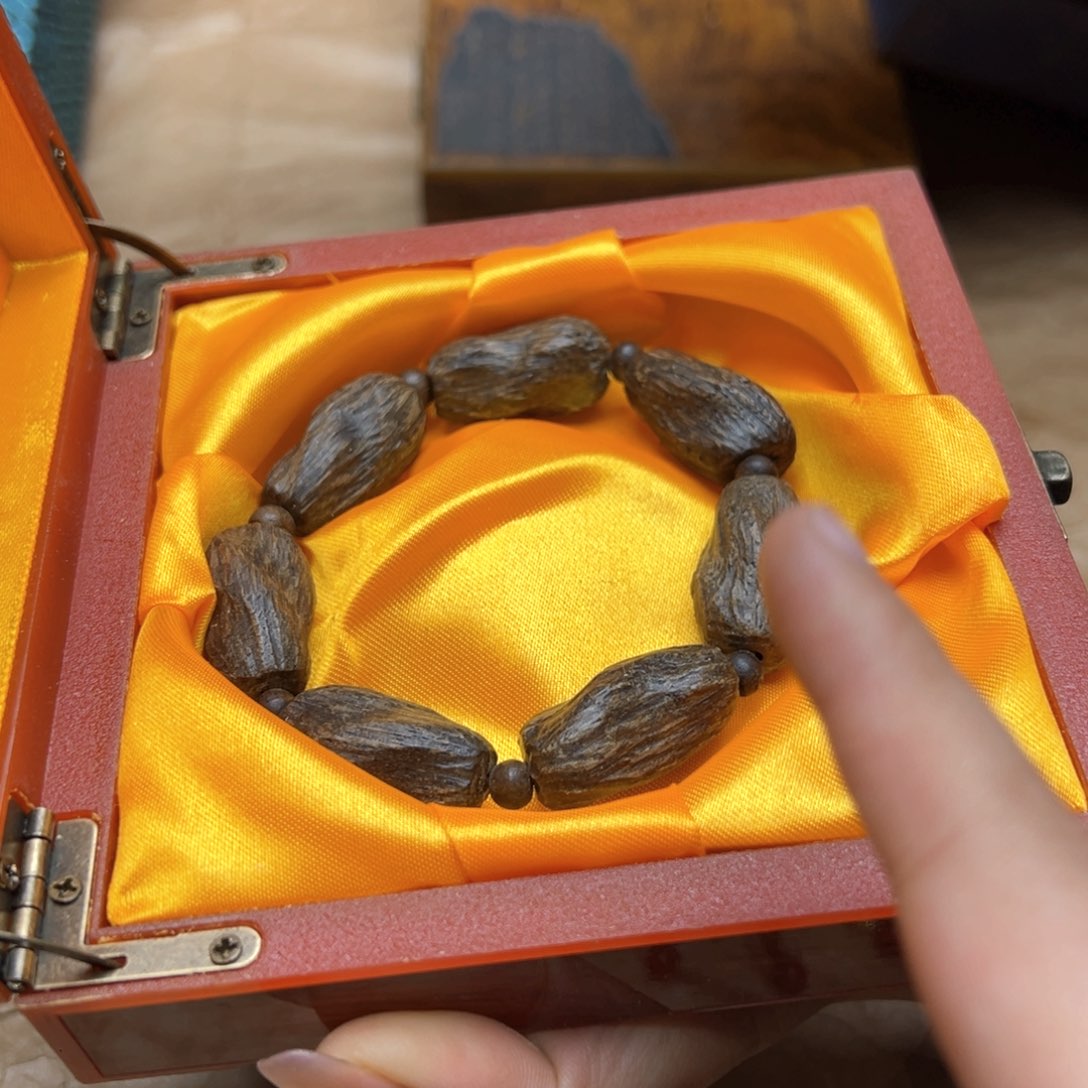 大叶紫檀（黑酸枝木类）