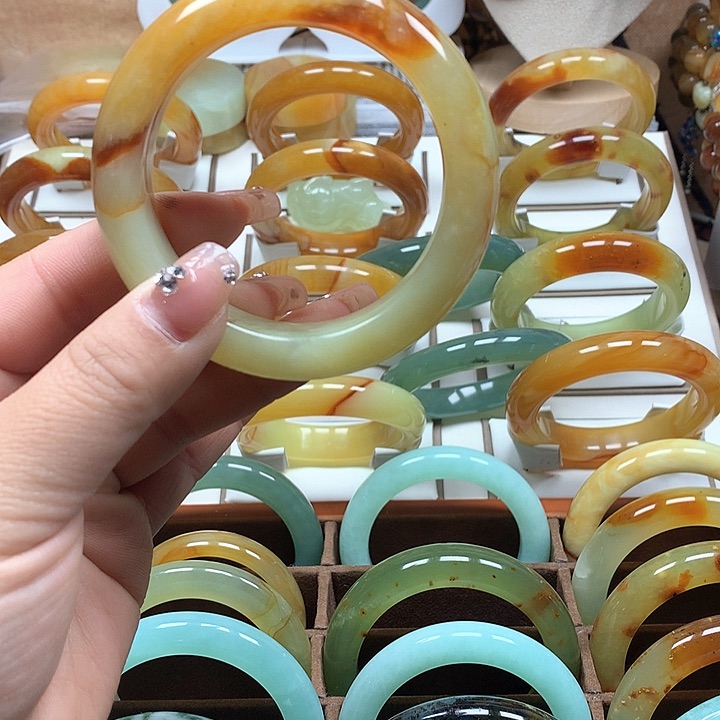 蛇纹石玉手镯未镶嵌