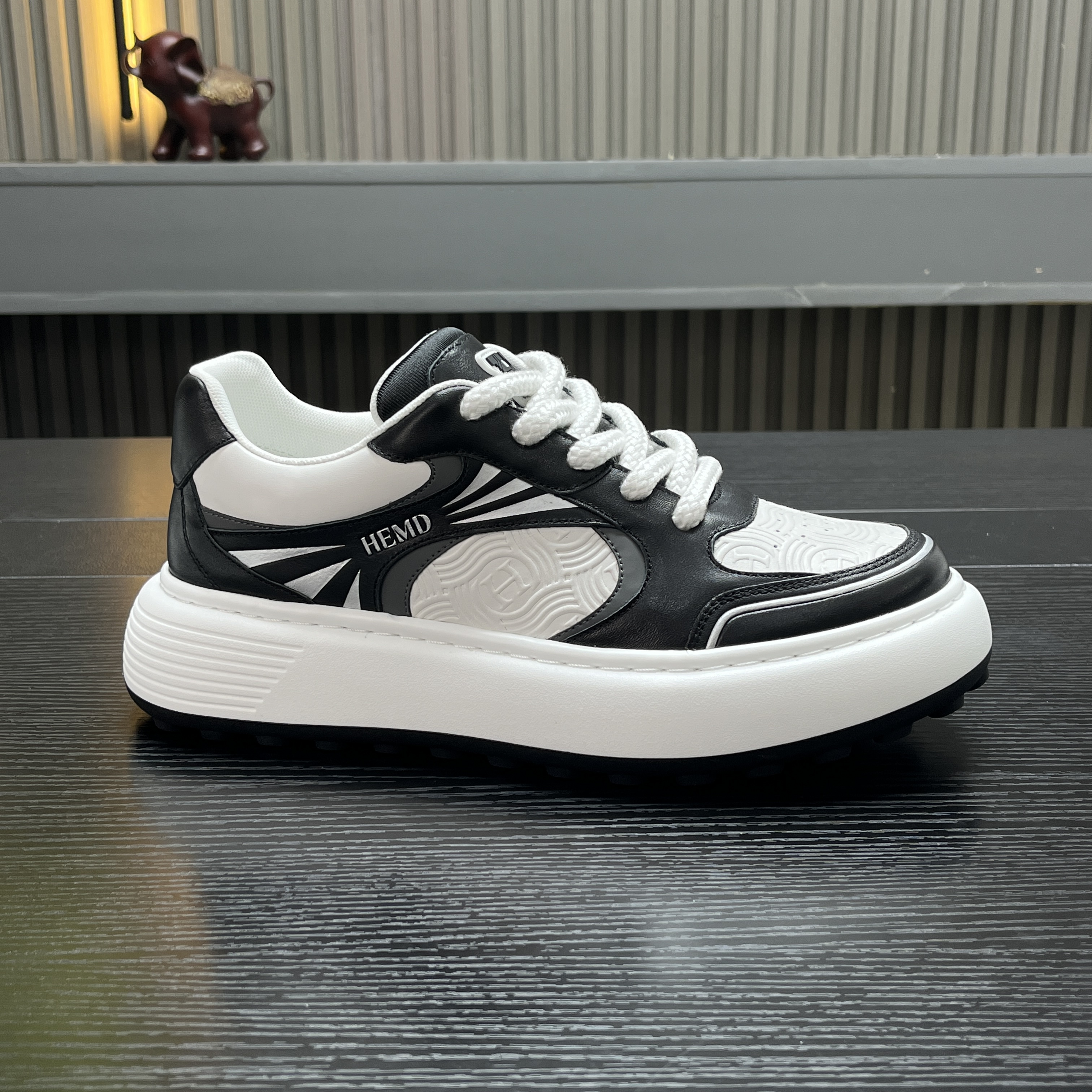 【8ZZ8名品】HEMDISS欧货男士四季百搭黑白色休闲板鞋潮流厚底时尚